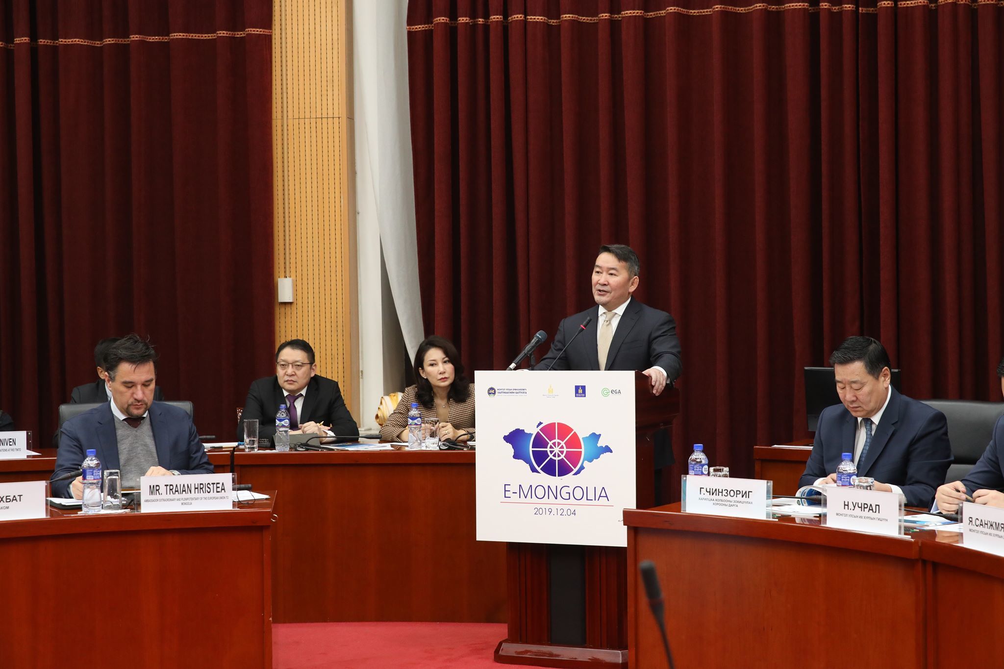 Монгол Улсын Ерөнхийлөгч Х.Баттулга: Бид мэдээллийн технологийг нийгмийн сүлжээний хэрэглээнээс өөрөөр дорвитой ашиглахгүй байна.